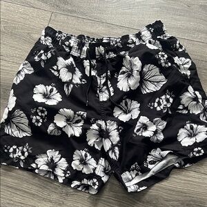 Floral Black and White Men's Shorts